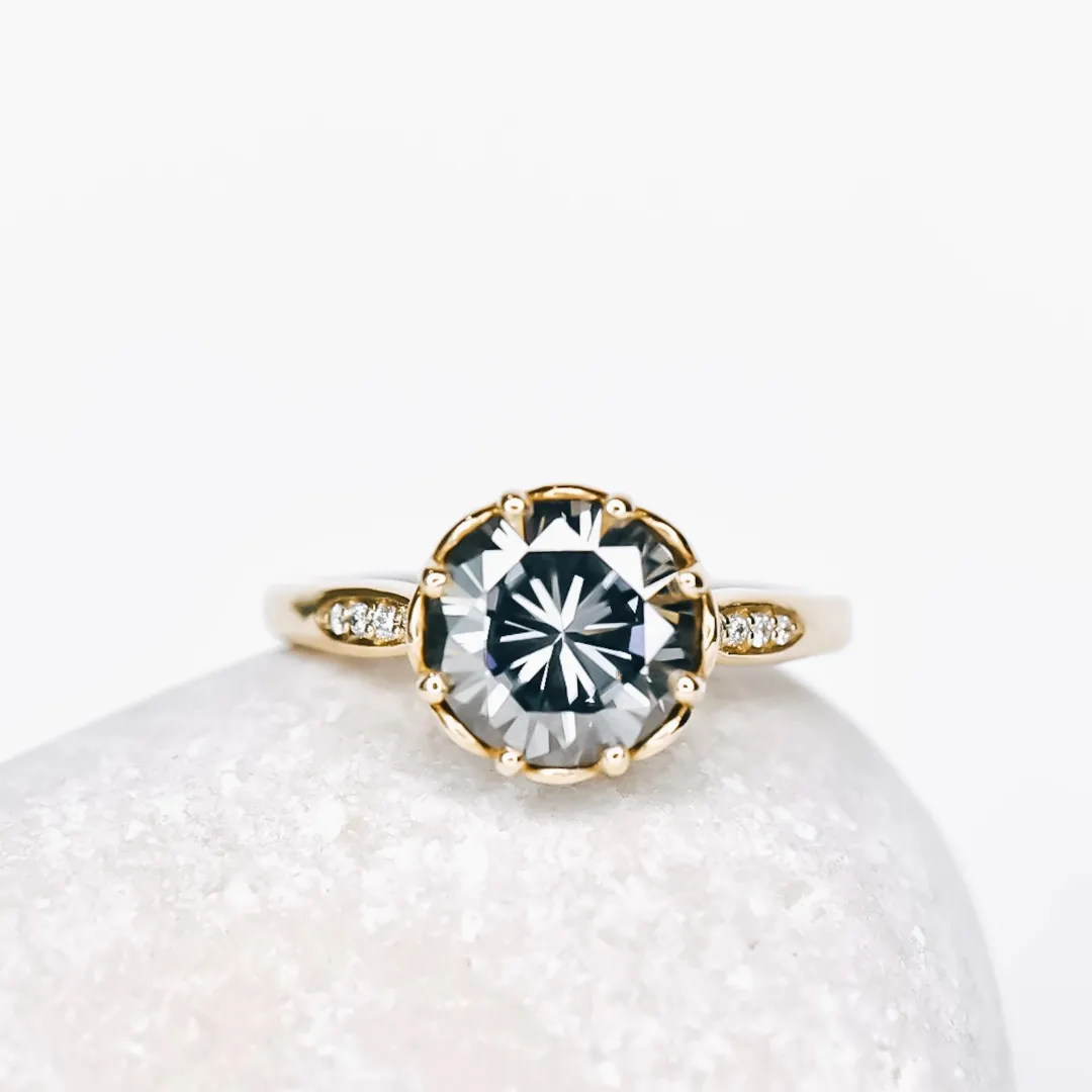 /public/photos/live/Dark Grey Round Moissanite Woman Wedding Ring 625 (4).webp